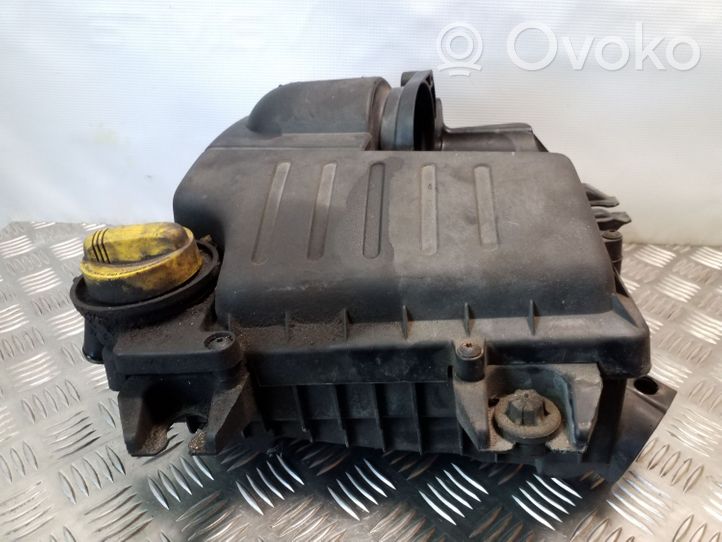 Opel Vivaro Gaisa filtra kaste 8200760899B