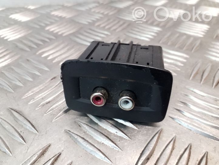 Opel Vivaro AUX in-socket connector 280230005R