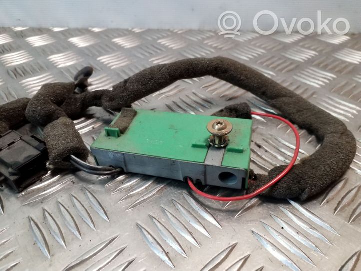 Volvo S70  V70  V70 XC Aerial antenna amplifier 9452009