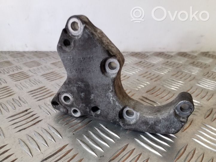 BMW 7 E65 E66 Supporto di montaggio della pompa del servosterzo 2247556