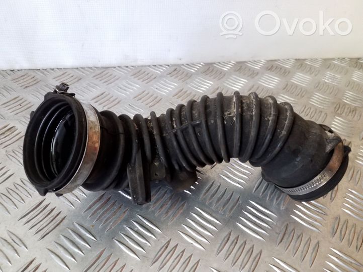 Opel Vivaro Turbo air intake inlet pipe/hose 