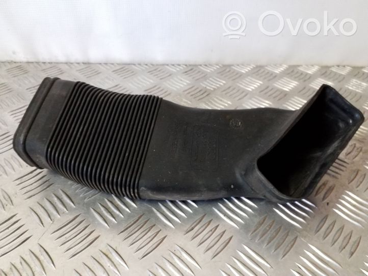 Audi A4 S4 B5 8D Część rury dolotu powietrza 8D0129617E