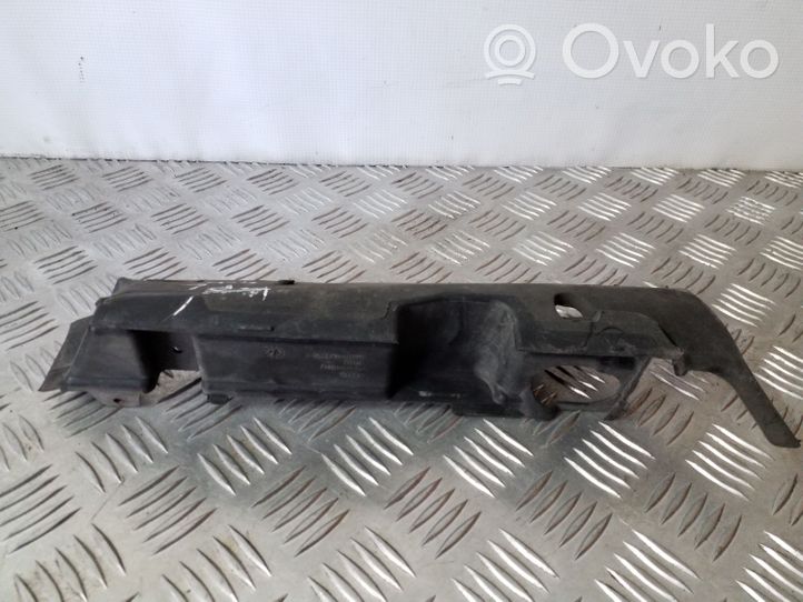 Audi A4 S4 B5 8D Wlot / Kanał powietrza intercoolera 8D0121383B