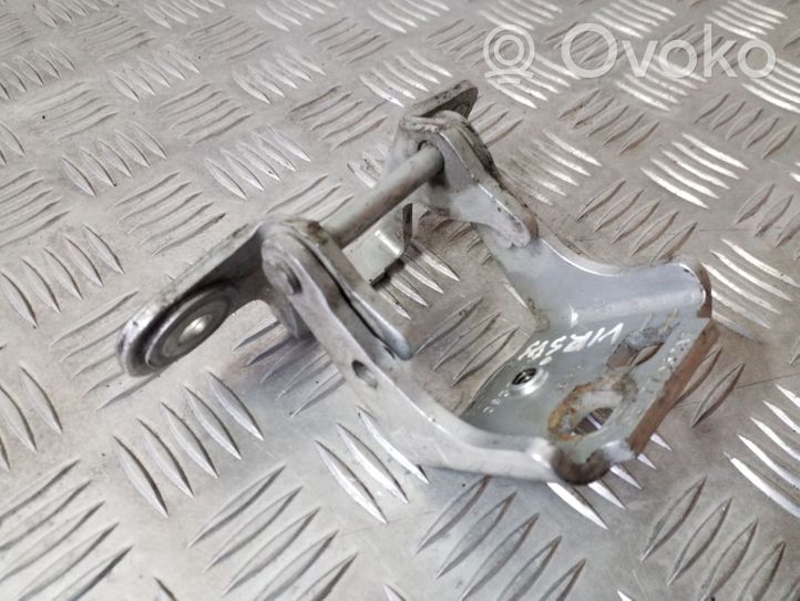 Jeep Cherokee III KJ Cerniera superiore della portiera posteriore 55177030AE