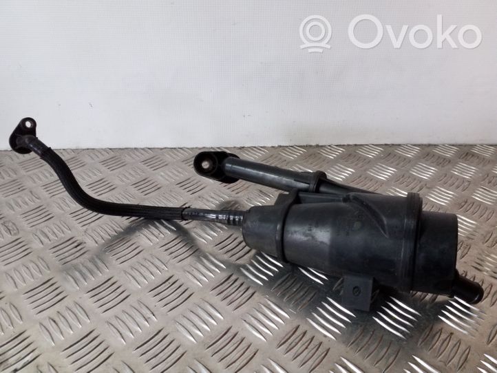 Opel Astra J Öljyn huohotinsäiliö 55575980