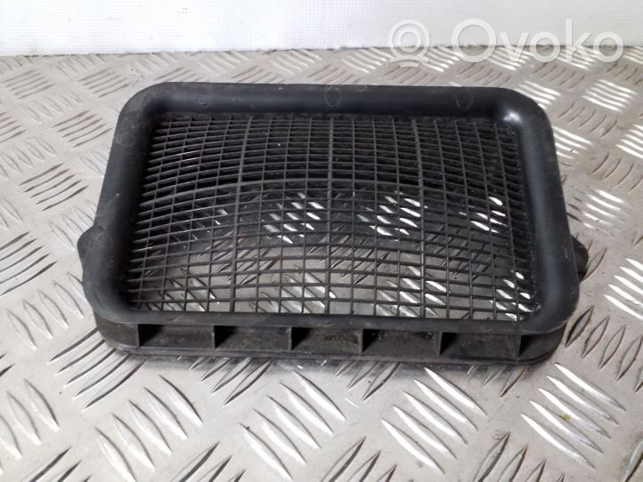 Volkswagen Touran II Air intake duct part 1K0815479B