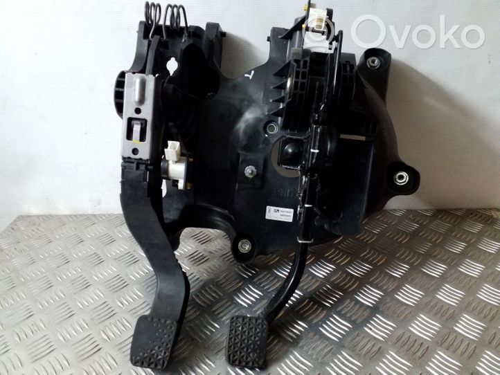 Opel Mokka Pedal assembly 95079920