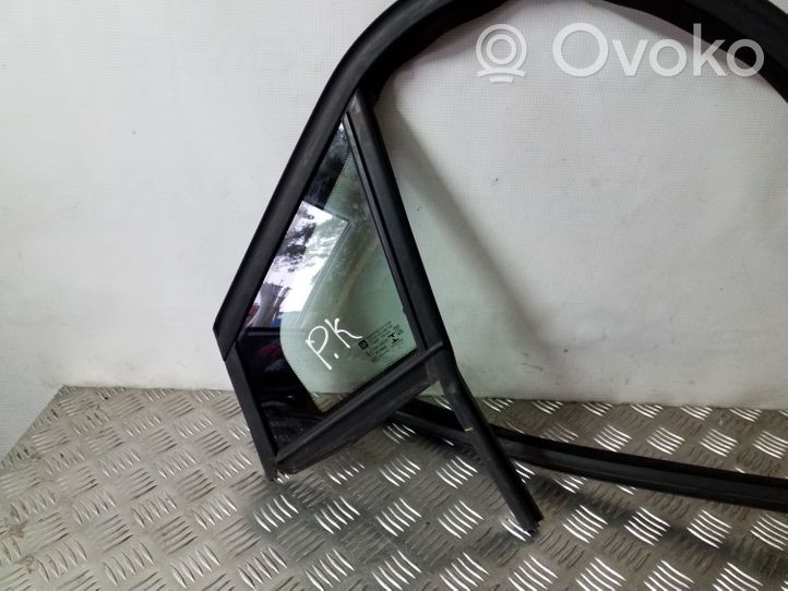 Opel Astra K Front door vent window glass four-door 