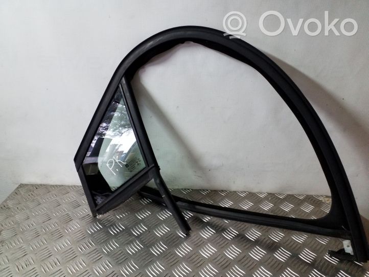 Opel Astra K Front door vent window glass four-door 