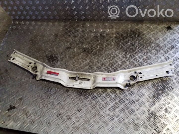 Audi A6 S6 C4 4A Staffa del pannello di supporto del radiatore parte superiore 