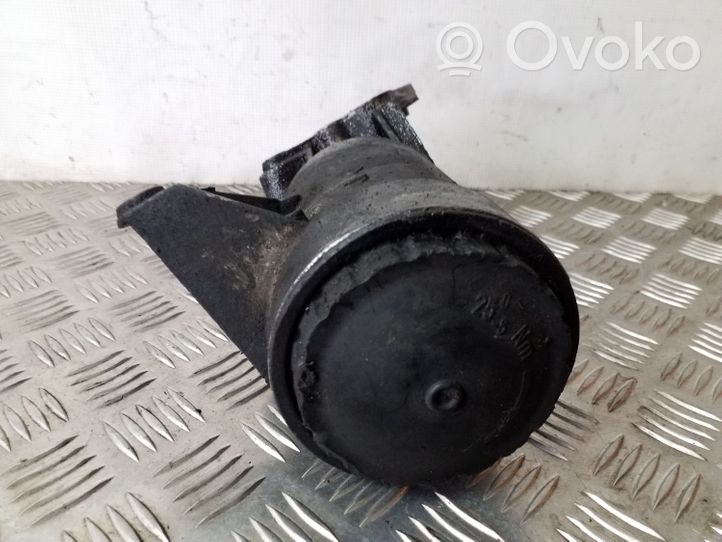 Opel Vivaro Oil filter mounting bracket 