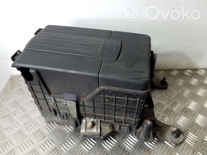 Audi A3 S3 A3 Sportback 8P Battery box tray 3C0915335