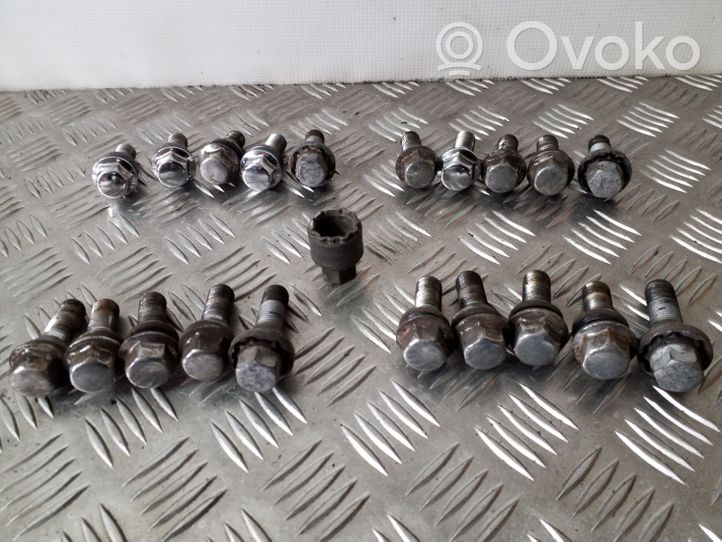 Volvo XC60 Nuts/bolts 