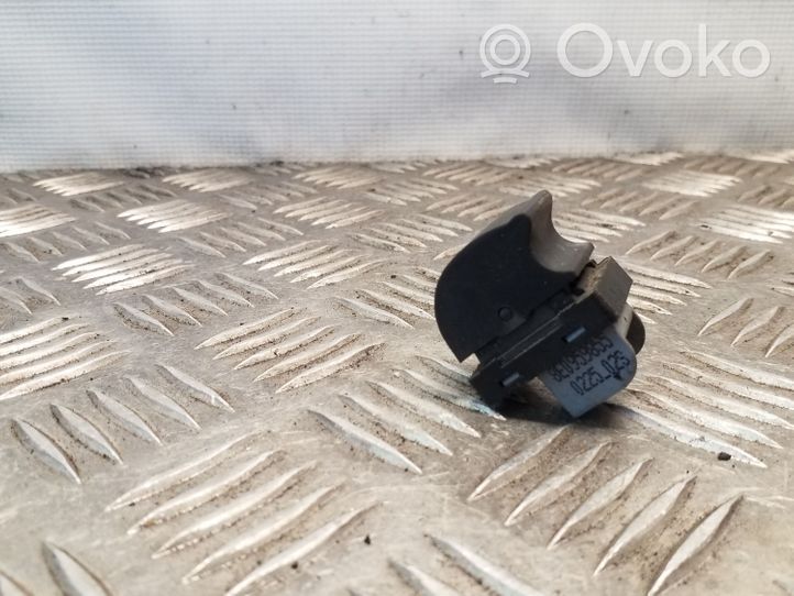 Audi A4 S4 B7 8E 8H Elektrinių langų jungtukas 8E0959855