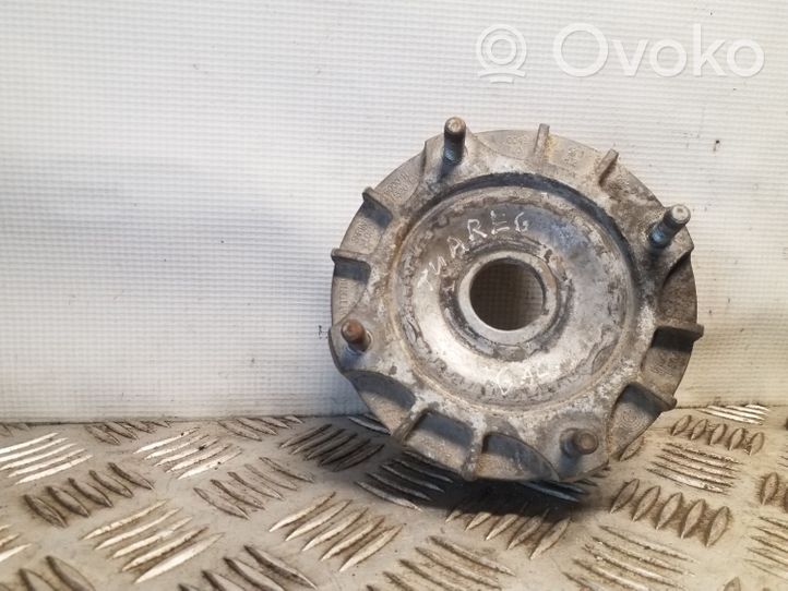 Volkswagen Touareg I Galinė spyruoklės guminė atrama 7L0412321