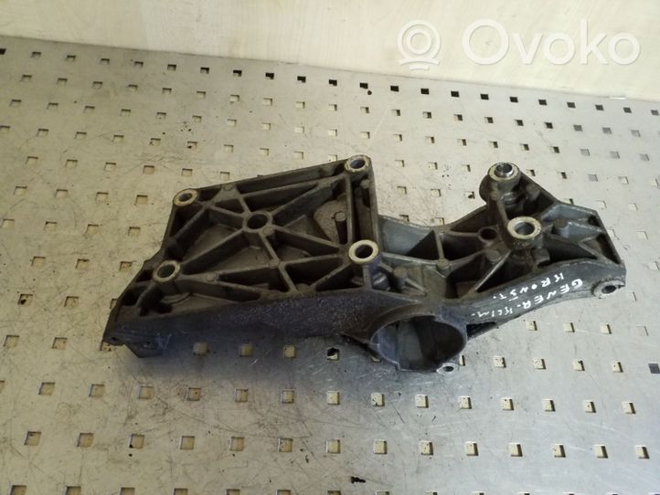 Volkswagen Polo IV 9N3 Support de générateur / alternateur 038903143AG