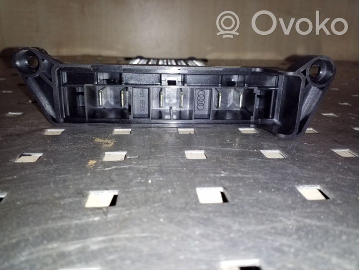 Audi A6 S6 C6 4F Elektrinis salono pečiuko radiatorius 4F0819011