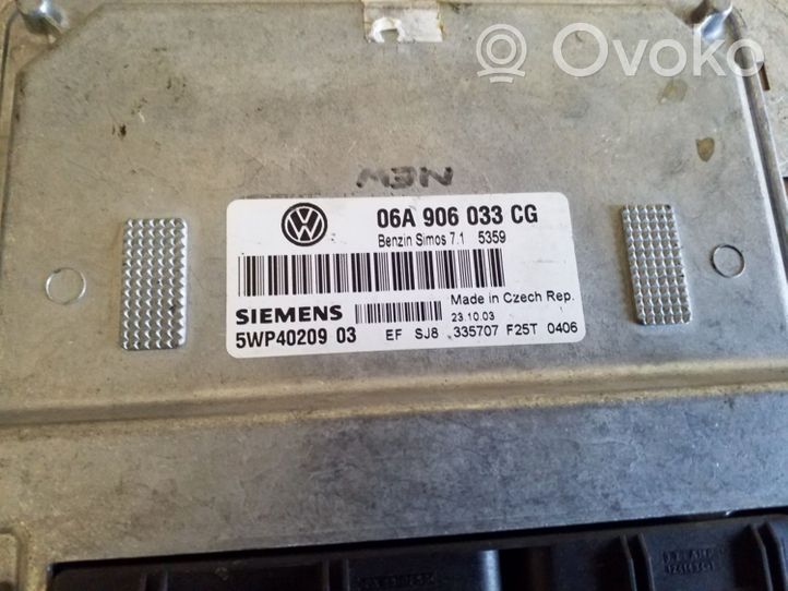 Volkswagen Touran I Calculateur moteur ECU 06A906033G