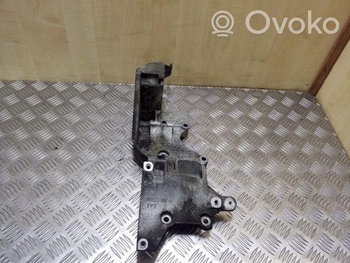 Volkswagen PASSAT CC Generator/alternator bracket 031903143