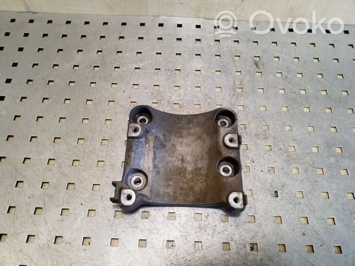 Honda CR-V A/C compressor mount bracket 