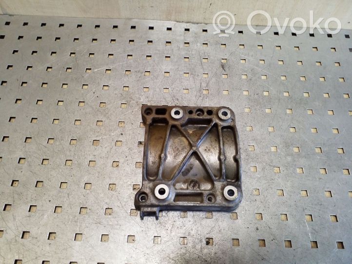 Honda CR-V A/C compressor mount bracket 