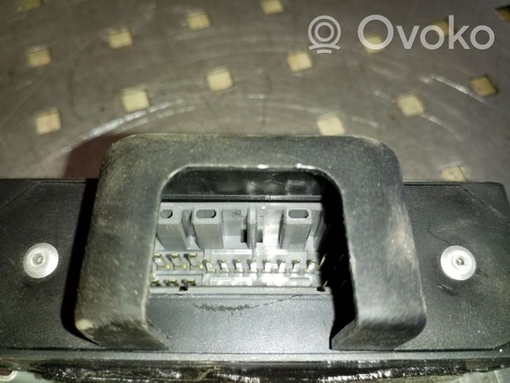 Toyota RAV 4 (XA20) Boîtier module alarme 0819012930