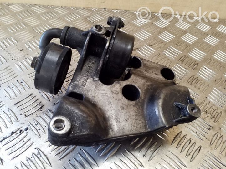 BMW 3 E46 Staffa di montaggio del compressore dell’A/C 64557787319