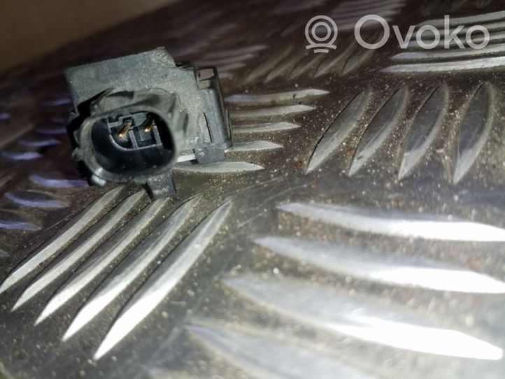 Toyota Avensis T270 Sensore d’urto/d'impatto apertura airbag 8917305060