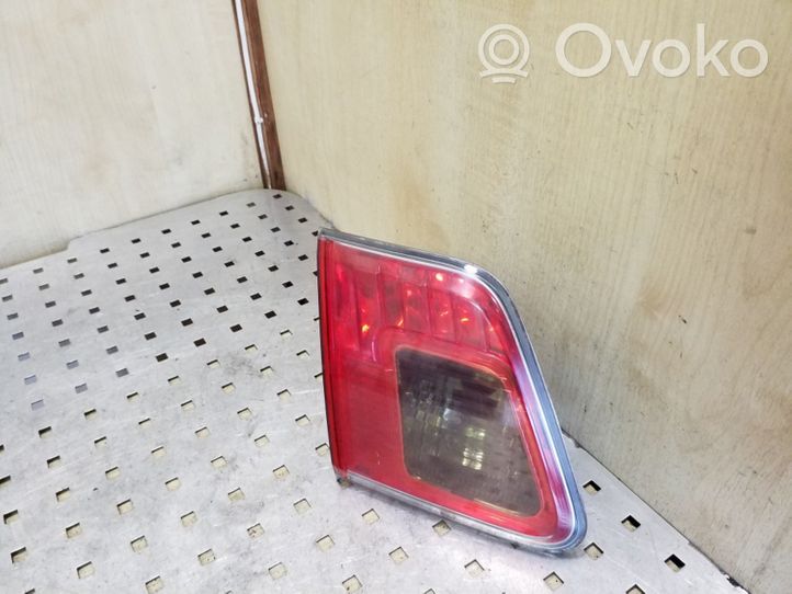 Toyota Avensis T270 Lampy tylnej klapy bagażnika 8159005100