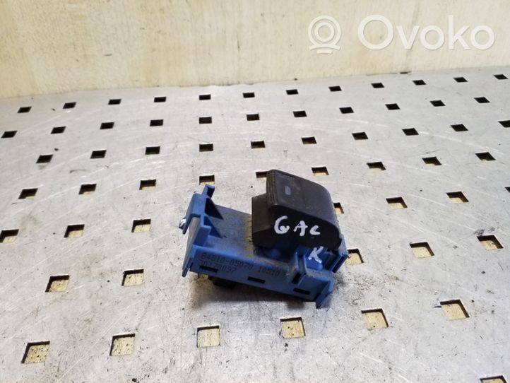 Toyota Avensis T270 Electric window control switch 8481005070