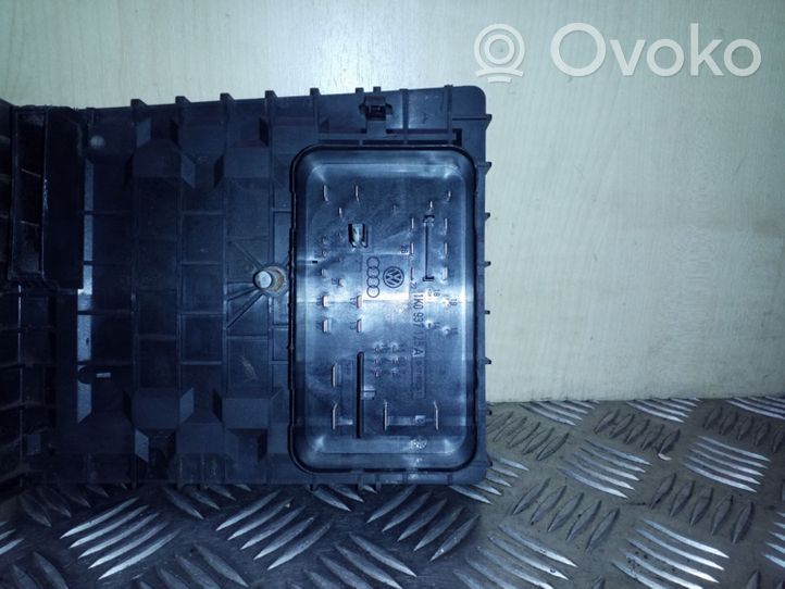 Volkswagen Jetta V Module de fusibles 1K0937125A