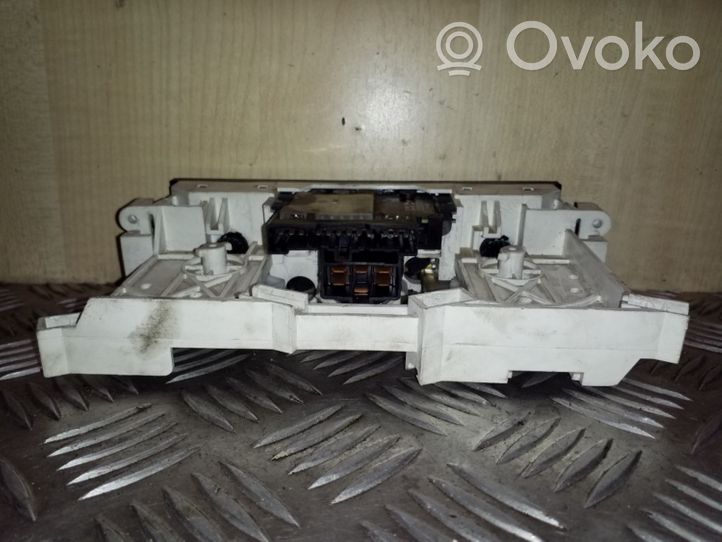 Mitsubishi Space Wagon Ilmastoinnin ohjainlaite MR398658
