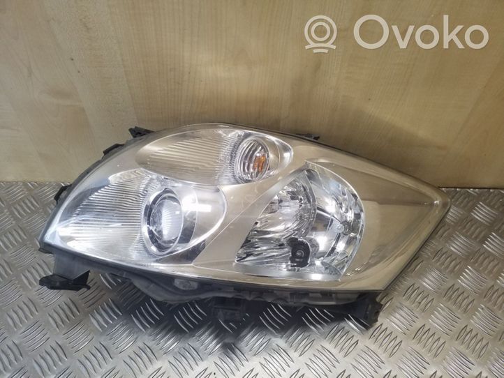 Toyota Auris 150 Lampa przednia 8115002470