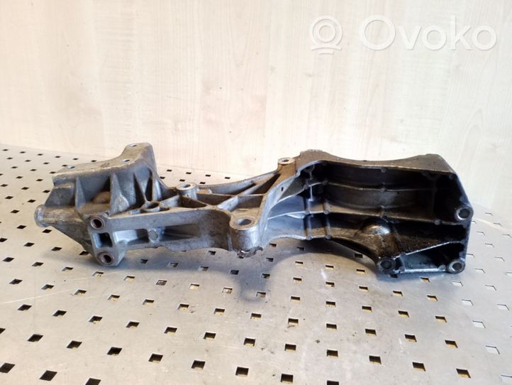 Volvo V70 Halterung Lichtmaschine 9180698