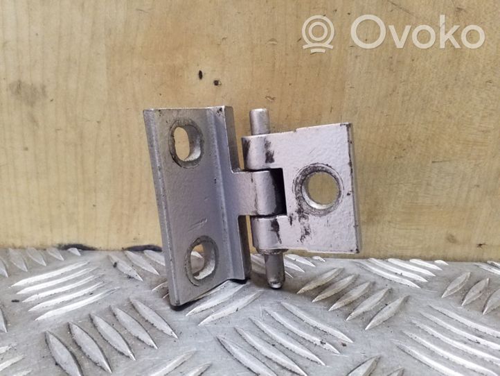 Volvo V70 Front door lower hinge 