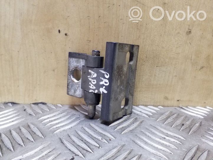 Volvo V70 Front door lower hinge 