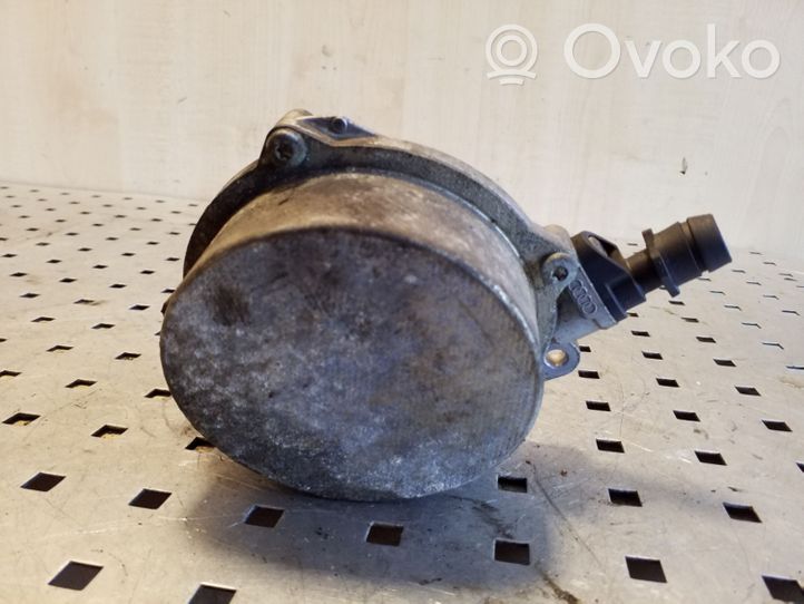 Volkswagen Touareg I Pompe à vide 057145100AE