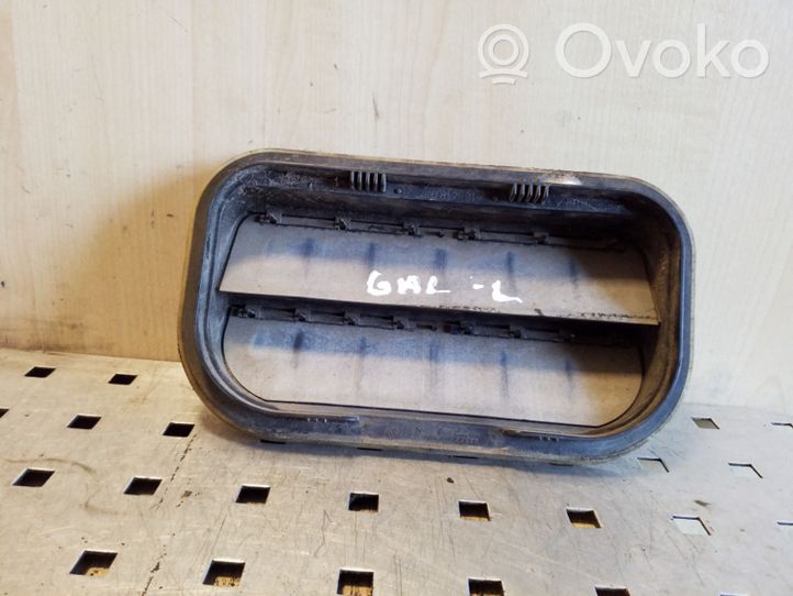 Volkswagen Touareg I Quarter panel pressure vent 7L0819181