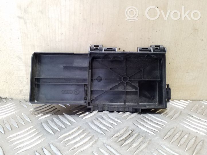 Volkswagen Golf IV Fuse box cover 1J0937550M