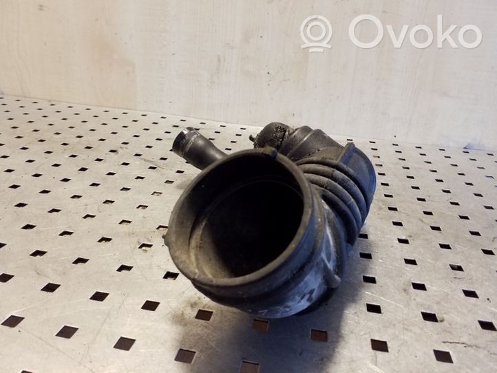 Opel Vectra B Parte del condotto di aspirazione dell'aria 90499551SF