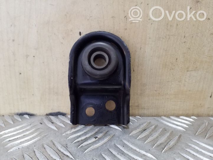 Volvo S40, V40 Fixation de radiateur MB925655