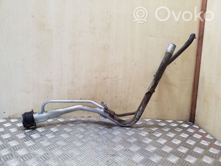 Subaru Outback Tuyau de remplissage de réservoir de carburant 