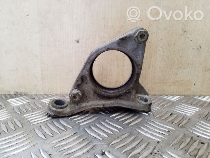 Nissan Almera N16 Staffa del cuscinetto di supporto dell’albero di trasmissione 187335