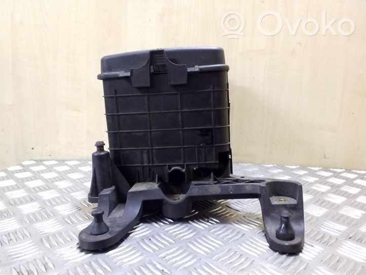 Volkswagen PASSAT B7 Support boîte de batterie 3C0915443A