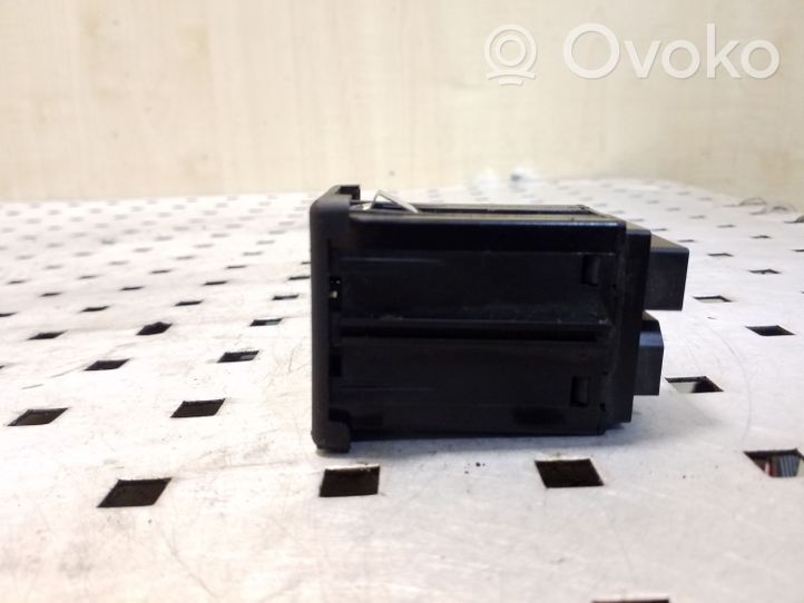 Opel Zafira C Connettore plug in USB 20868798