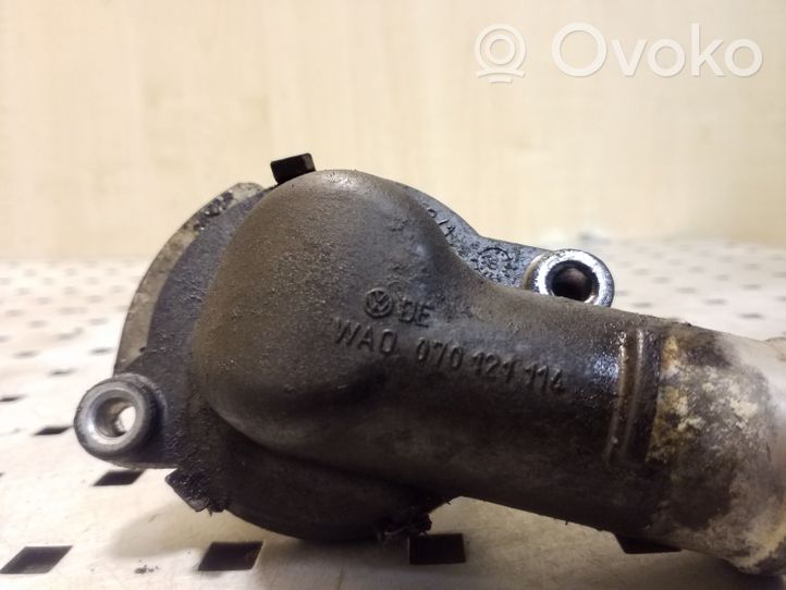 Volkswagen Touareg I Boîtier de thermostat / thermostat 070121114