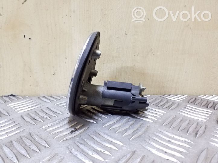 Volkswagen Bora Takaluukun ulkopuolinen lukko 1J5827469J