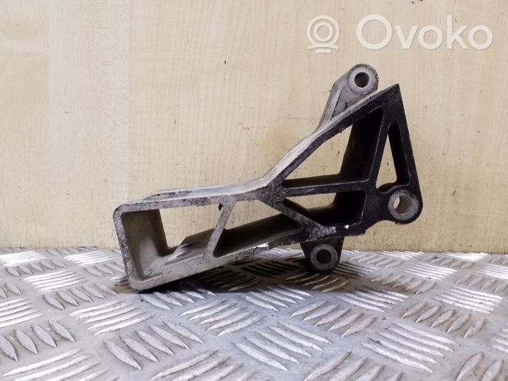 Volvo S60 Supporto di montaggio scatola del cambio 30741576