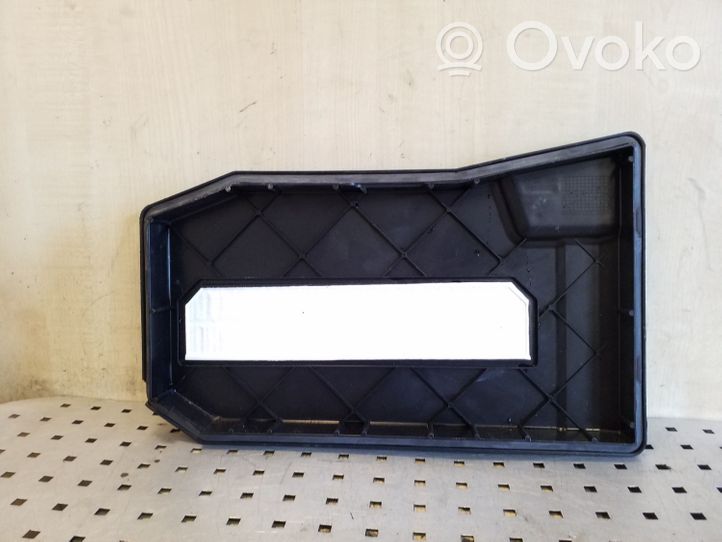 Volkswagen Touareg I Couvercle de boîtier de batterie 7L0864643B