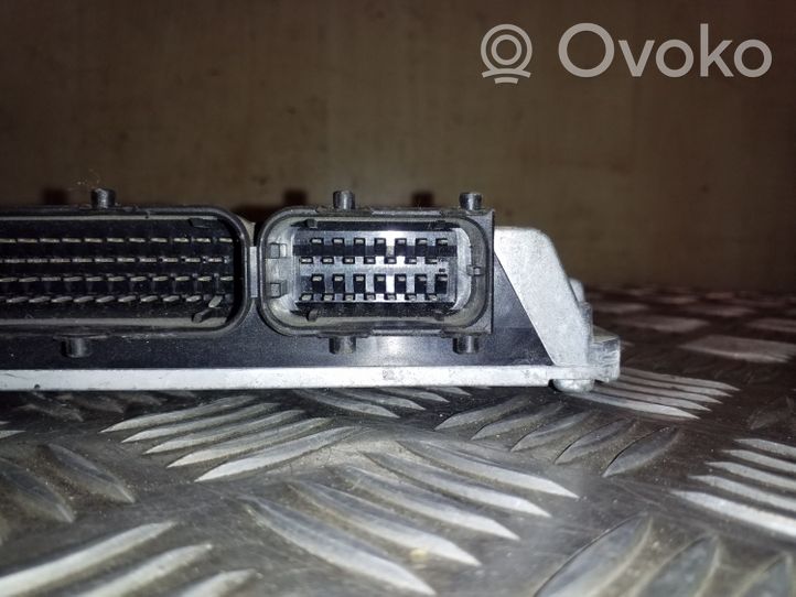 Audi A4 S4 B5 8D Centralina/modulo del motore 3B0907557A